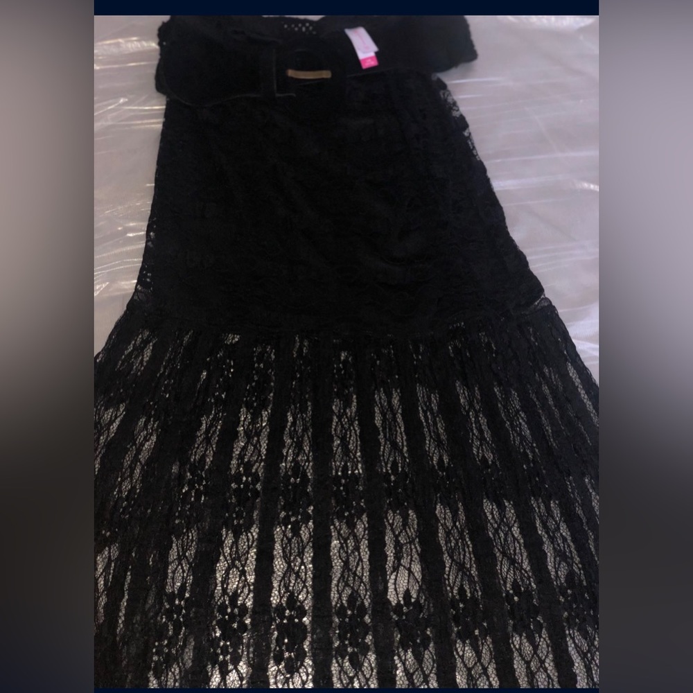 Black skirt with thick belt